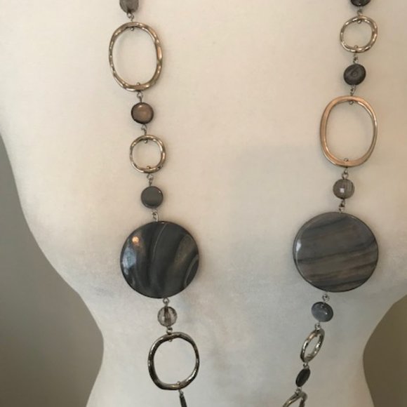 Lia Sophia - Mother-of-Pearl & Silver Necklace - Picture 4 of 9